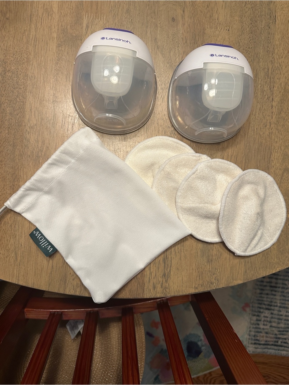 Lansinoh Discreet Duo Wearable Breast Pump, 2 Pumps with nursing pads for free